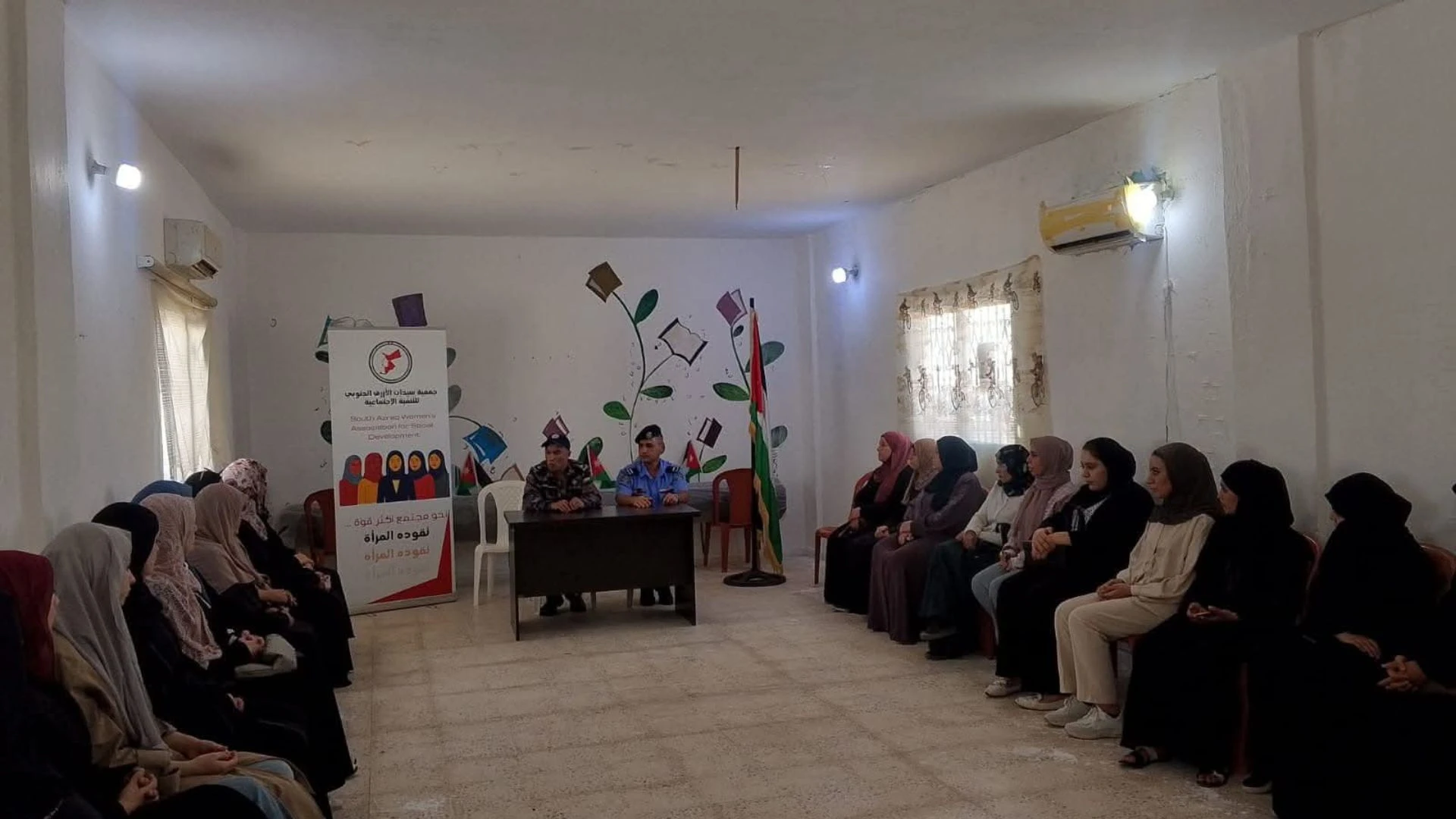جلسات توعوية حول السلامة العامة والدعم النفسي في الأزرق