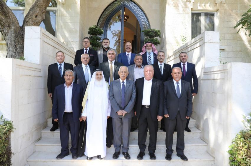 رئيس الديوان الملكي يلتقي وفدا من أبناء عشيرة آل أبو السل