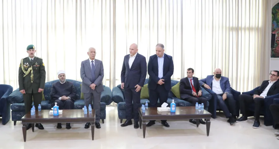 مندوبا عن الملك وولي العهد.. العيسوي يعزي الغرايبة وشحادة